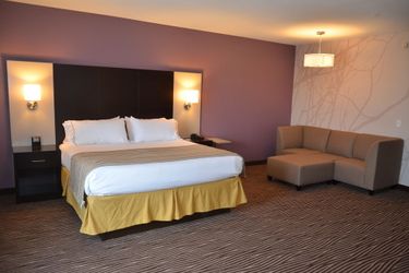 Hotel Holiday Inn Express Cheektowaga North East:  BUFFALO (NY)