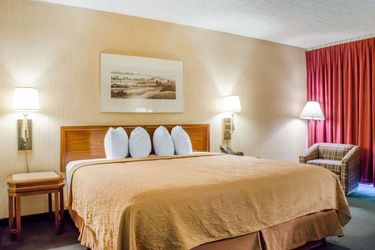 Hotel Quality Inn & Suites:  BURNHAM (PA)
