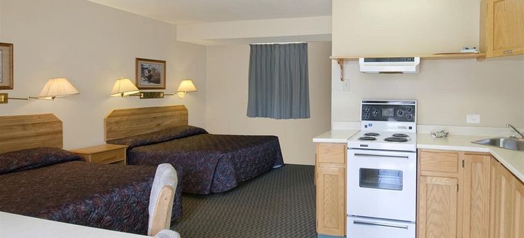 Hotel Canadas Best Value Desert Inn & Suites:  CACHE CREEK