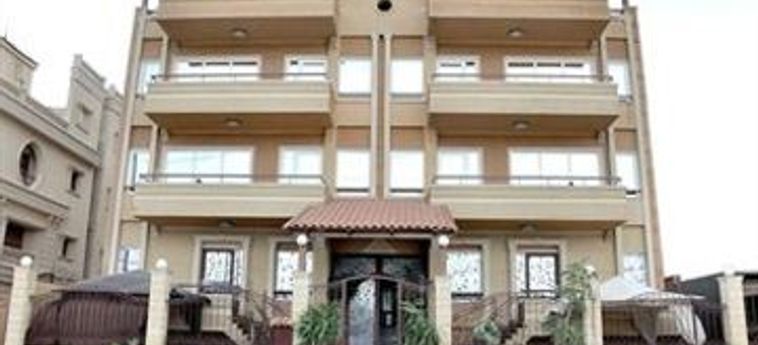 Cairo Plaza Guest House:  CAIRO