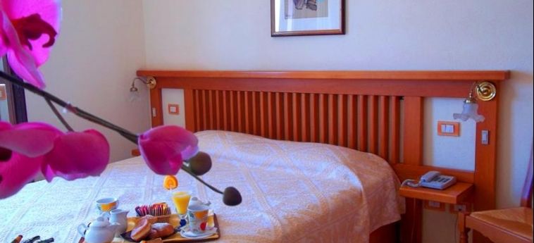 Hotel La Conchiglia:  CALA GONONE - NUORO