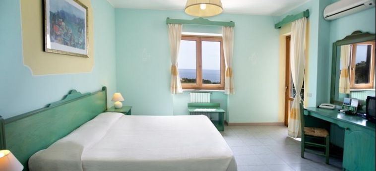 Hotel Smeraldo:  CALA GONONE - NUORO