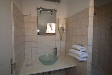 Hotel Pacific:  CALAIS