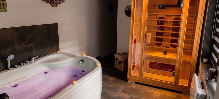 Hotel Aux 3 Nuances Suites Privatives &Amp; Spa Calais: Foto 