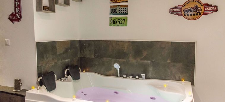 Hotel Aux 3 Nuances Suites Privatives &Amp; Spa Calais: Foto 