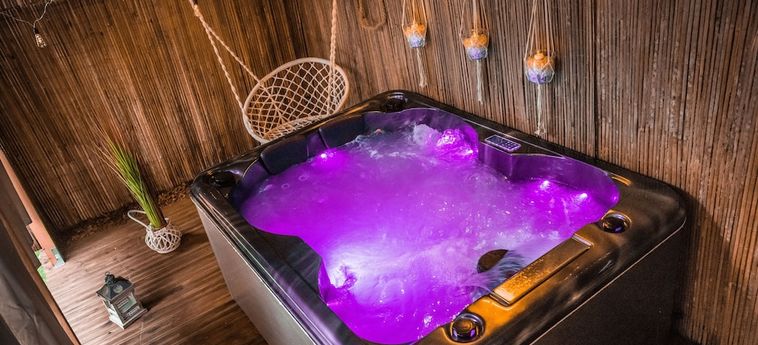 Hotel Aux 3 Nuances Suites Privatives &Amp; Spa Calais: Foto 