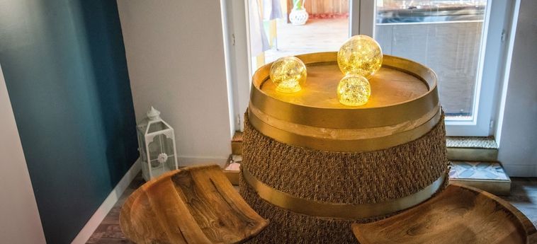 Hotel Aux 3 Nuances Suites Privatives &Amp; Spa Calais: Foto 