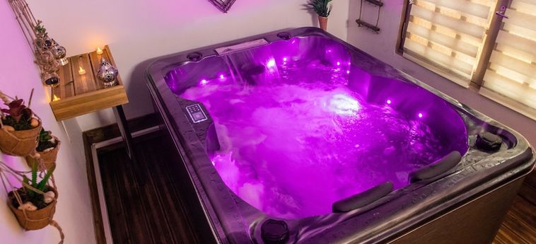 Hotel Aux 3 Nuances Suites Privatives &Amp; Spa Calais: Foto 