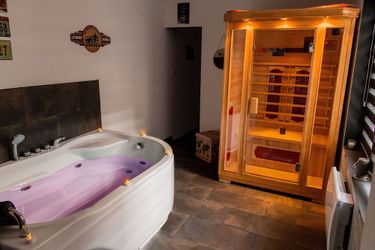 Hotel Aux 3 Nuances Suites Privatives &Amp; Spa Calais: Photo 