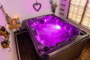 Hotel Aux 3 Nuances Suites Privatives &Amp; Spa Calais: Photo 