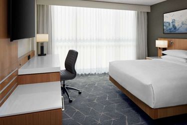 Delta Hotels Calgary Airport In Terminal Calgary: Photo 