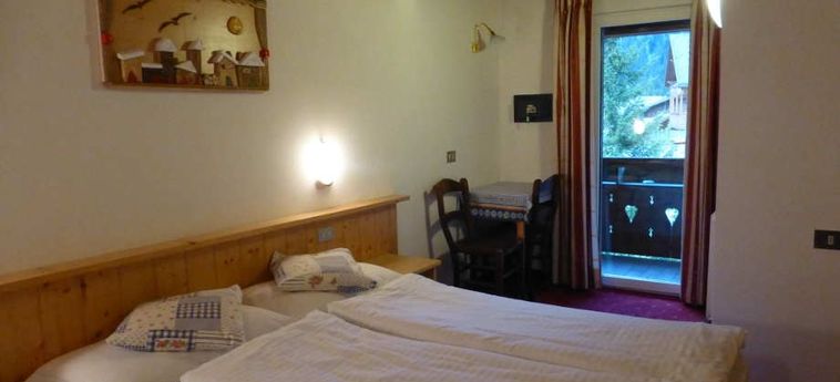 Hotel Villa Adria:  CANAZEI - TRENTO