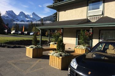 Hotel Mountain View Inn:  CANMORE