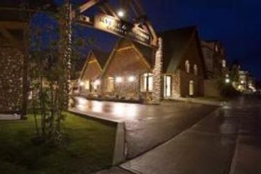 Hotel Mystic Springs Chalets & Hot Pools:  CANMORE