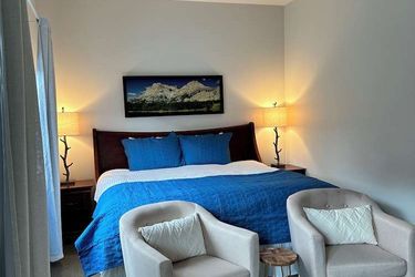 Hotel Solara Corner Suite-Pool &Amp; Hot Tub &Amp; Spa Canmore: Photo 
