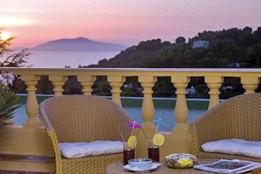 Hotel Villa Mimosa:  CAPRI ISLAND - NAPLES