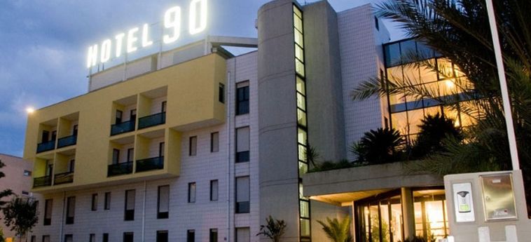 Hotel 90:  CAPURSO - BARI