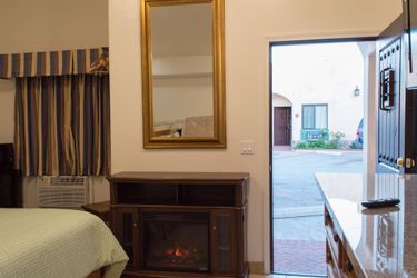 Casa Del Sol:  CARPINTERIA (CA)