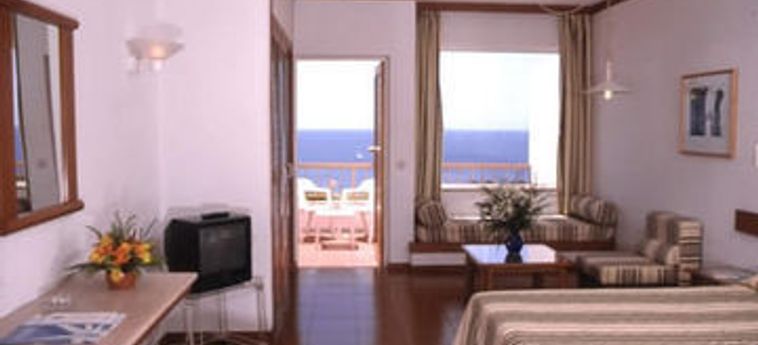 Hotel Cristal (Side Sea View):  CARVOEIRO - ALGARVE