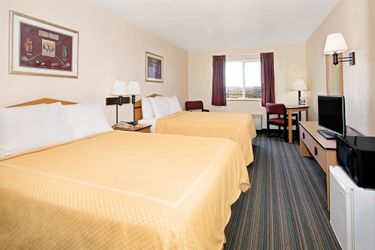 Hotel Days Inn & Suites By Wyndham Castle Rock:  CASTLE ROCK (CO)