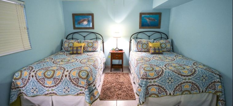 Hotel Aqua Bay Club Luxury Condos:  CAYMAN ISLANDS