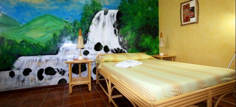 Hotel Bodos Bamboo Bar Resort:  CEBU ISLAND