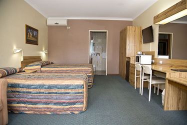 Hotel Cumberland Motor Inn:  CESSNOCK - NEW SOUTH WALES