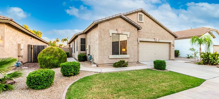 AWESOME CHANDLER HOME WITH HEATED POOL! BY REDAWNING 3 Estrellas