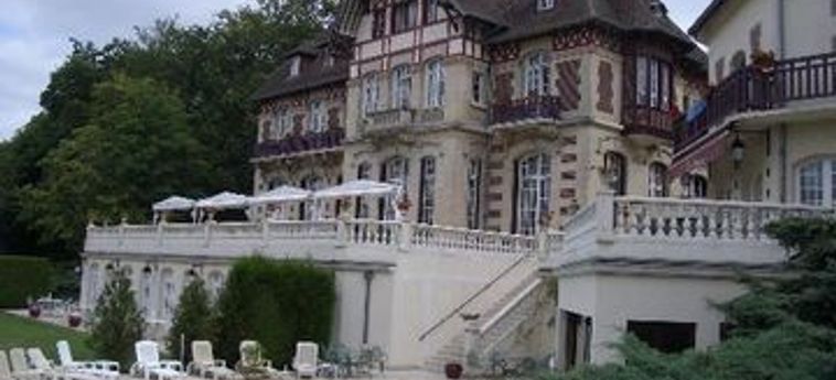 Hotel Chateau De Montvillargenne:  CHANTILLY