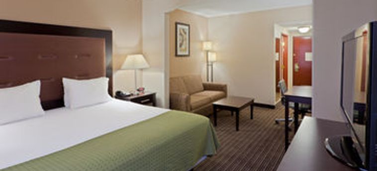 HOLIDAY INN EXPRESS HOTEL & SUITES CHARLESTON-SOUTHRIDGE 3 Estrellas