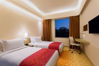 Hotel Holiday Inn Express Mahindra World City:  CHENGALPATTU