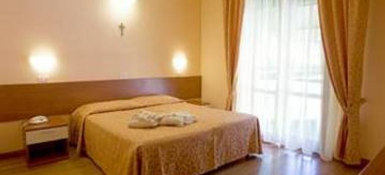 Hotel Villa Ricci:  CHIANCIANO TERME - SIENA