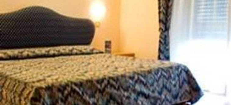 Hotel Villa Ricci:  CHIANCIANO TERME - SIENA