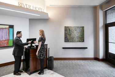 River Hotel:  CHICAGO (IL)
