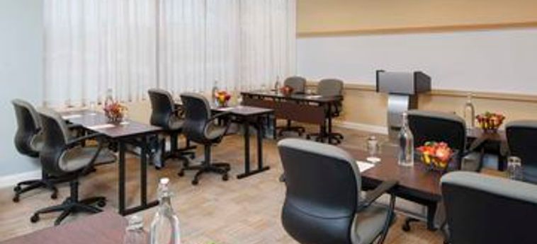 Doubletree By Hilton Hotel Chicago - North Shore Conference Center:  CHICAGO (IL)