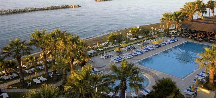 Palm Beach Hotel & Bungalows :  CIPRO