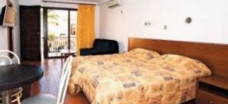 Loutsiana Hotel Apartments:  CIPRO