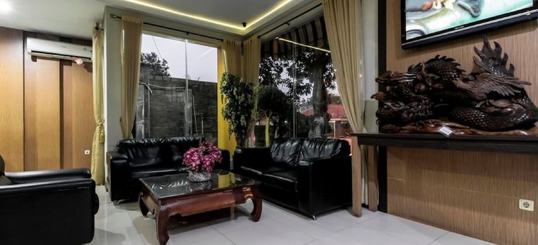 Hotel Reddoorz Plus Tuparev Cirebon Cirebon: Foto 