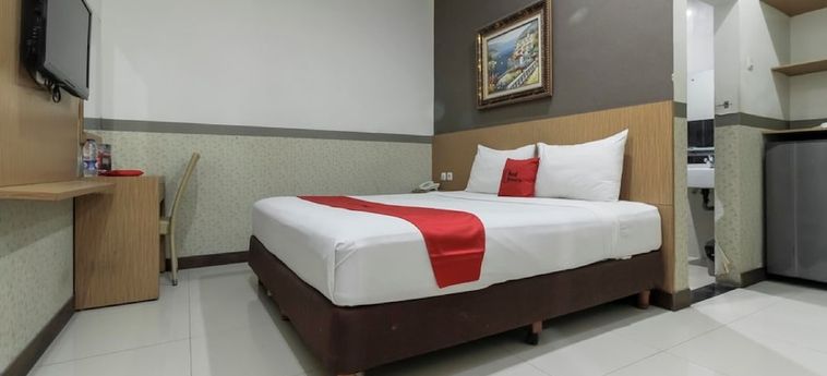 Hotel Reddoorz Plus Tuparev Cirebon Cirebon: Foto 