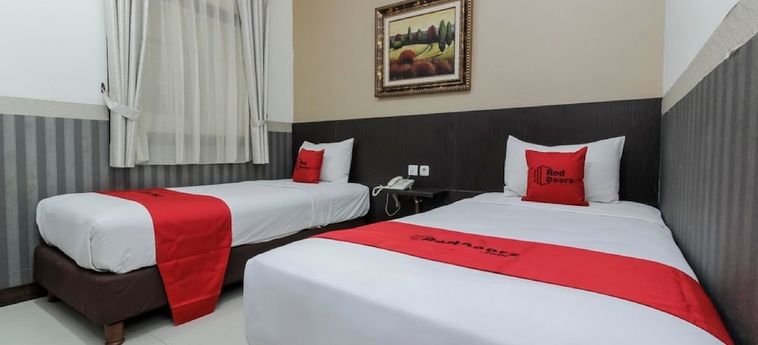Hotel Reddoorz Plus Tuparev Cirebon Cirebon: Foto 