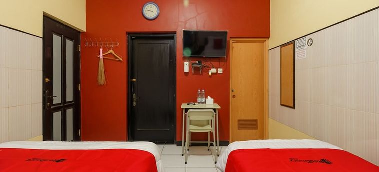 Hotel Reddoorz Syariah Near Ciledug Station Cirebon: Foto 