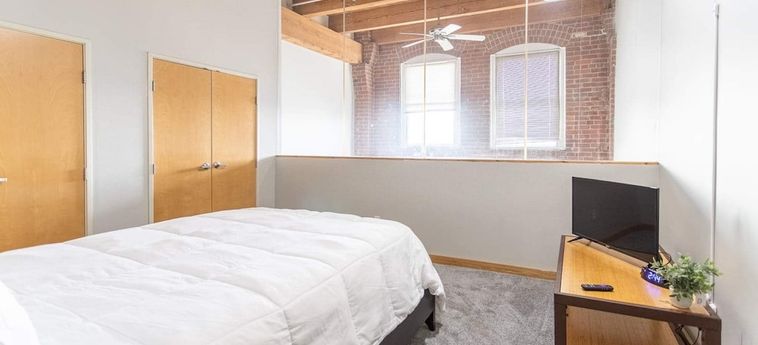 Hotel Two Levels Cleveland Luxury Condo Cleveland (Oh) : Photo 