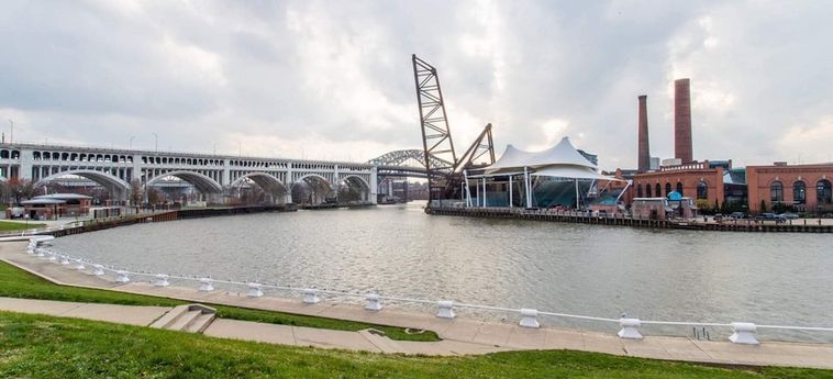 Hotel Two Levels Cleveland Luxury Condo Cleveland (Oh) : Photo 