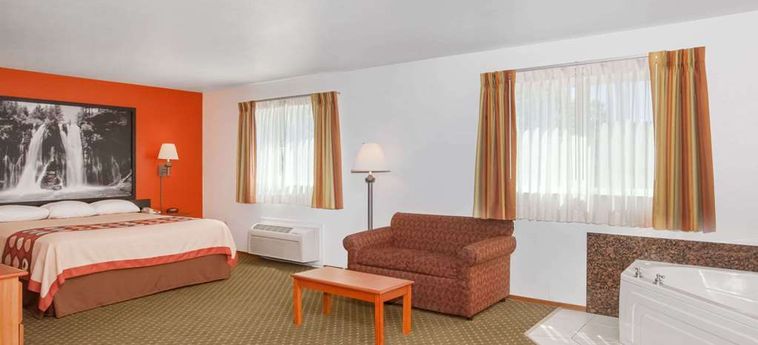 Hotel Super 8 By Wyndham Cloverdale, Ca:  CLOVERDALE (CA)