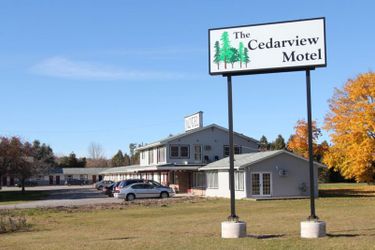 Hotel The Cedarview Motel:  COBOURG