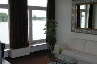 Hotel Am Rhein:  COLOGNE
