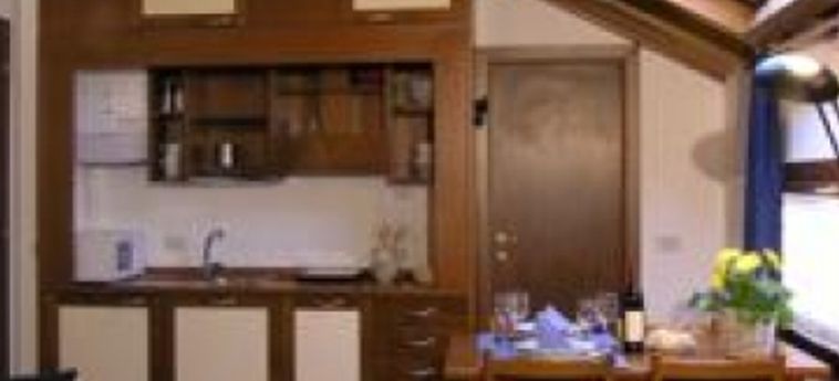 Hotel Residence Antico Pozzo:  COMER SEE