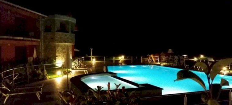Hotel Residence Villa Paradiso:  COMER SEE