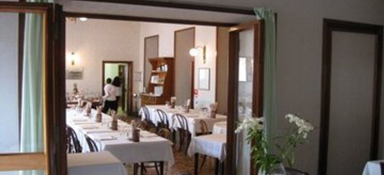 Hotel Tre Re:  COMER SEE