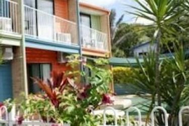 Hotel Coolum Budget Accommodation:  COOLUM BEACH